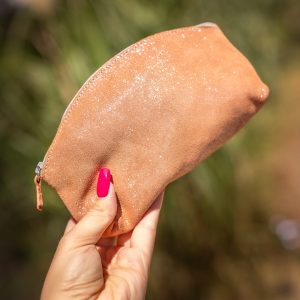 maxi-trousse-tresors-trousse-maquillage-trousse-en-cuir-cuir-paillete-la-cartabliere-cuirs-fantaisies-made-in-france-fabrique-en-france