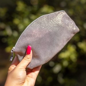 maxi-trousse-tresors-trousse-maquillage-trousse-en-cuir-cuir-paillete-la-cartabliere-cuirs-fantaisies-made-in-france-fabrique-en-france