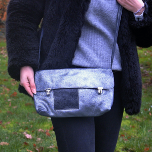 midi-celeste-en-cuir-cartable-sac-made-in-france-fabriqué-en-france-la-cartabliere