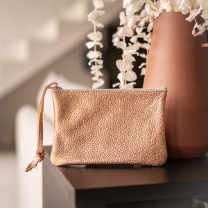 dragopnnière, pochette, porte monnaie, rectangulaire, en cuir pailleté, cuir métallisé, cuir fantaisie, la cartablière, fabriqué en france, fabriqué en Occitanie