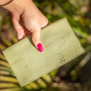 protege-chequier-cuirs-fantaisies-cuir-paillete-cuir-retro-cuir-nappa-cuir-graine-la-cartabliere-fabirque-en-france