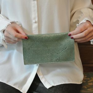 protege-chequier-en-cuir-paillete-la-cartabliere-cuirs-fantaisies-made-in-france-fabrique-en-france