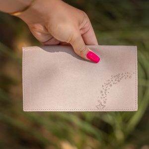 protege-chequier-cuirs-fantaisies-cuir-paillete-cuir-retro-cuir-nappa-cuir-graine-la-cartabliere-fabirque-en-france