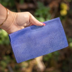 protege-chequier-cuirs-fantaisies-cuir-paillete-cuir-retro-cuir-nappa-cuir-graine-la-cartabliere-fabirque-en-france