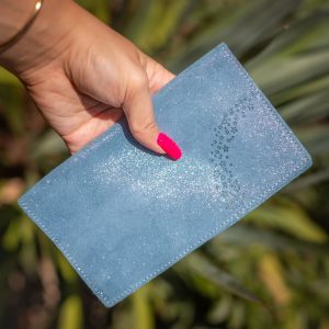 protege-chequier-cuirs-fantaisies-cuir-paillete-cuir-retro-cuir-nappa-cuir-graine-la-cartabliere-fabirque-en-france