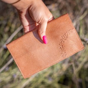 protege-chequier-cuirs-fantaisies-cuir-paillete-cuir-retro-cuir-nappa-cuir-graine-la-cartabliere-fabirque-en-france