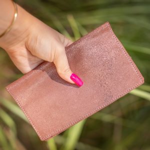 protege-chequier-cuirs-fantaisies-cuir-paillete-cuir-retro-cuir-nappa-cuir-graine-la-cartabliere-fabirque-en-france