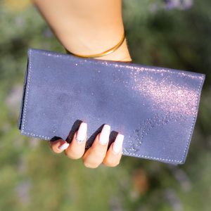 protege-chequier-cuirs-fantaisies-cuir-paillete-cuir-retro-cuir-nappa-cuir-graine-la-cartabliere-fabirque-en-france