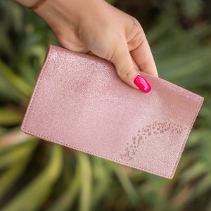 protege-chequier-cuirs-fantaisies-cuir-paillete-cuir-retro-cuir-nappa-cuir-graine-la-cartabliere-fabirque-en-france