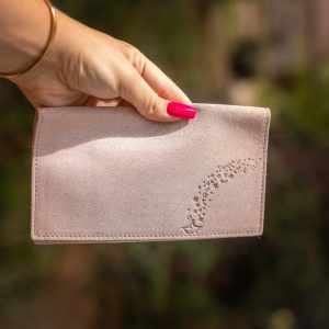 protege-chequier-cuirs-fantaisies-cuir-paillete-cuir-retro-cuir-nappa-cuir-graine-la-cartabliere-fabirque-en-france