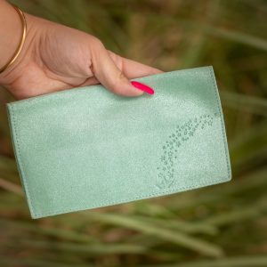 protege-chequier-cuirs-fantaisies-cuir-paillete-cuir-retro-cuir-nappa-cuir-graine-la-cartabliere-fabirque-en-france