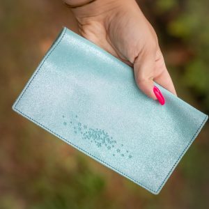 protege-chequier-cuirs-fantaisies-cuir-paillete-cuir-retro-cuir-nappa-cuir-graine-la-cartabliere-fabirque-en-france