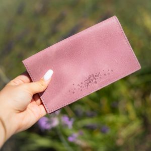 protege-chequier-cuirs-fantaisies-cuir-paillete-cuir-retro-cuir-nappa-cuir-graine-la-cartabliere-fabirque-en-france