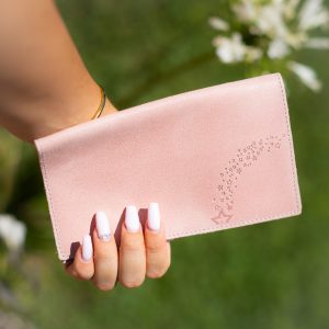 protege-chequier-cuirs-fantaisies-cuir-paillete-cuir-retro-cuir-nappa-cuir-graine-la-cartabliere-fabirque-en-france