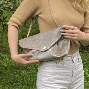 pochette-a-pinces-en-cuirs-fantaisies-fabriqué-en-france-made-in-france-la-cartabliere-feminin-élégance-élégant