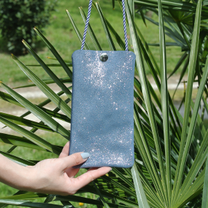 pochette-telephone-en-cuir-paillete-made-in-france-fabrique-en-france-accesoire-fantaisie-paillete-elegant-elegance-féminin-la-cartabliere-telephone-joli