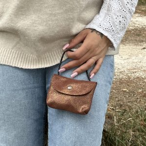 porte-monnaie-midi-andromede-en-cuir-pailleté-en-cuir-fantaisies-tendance-fabriqué-en-france-la-cartabliere-porte-monnaie-en-bandouliere