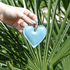 porte-clés-coeur-en-forme-de-coeur-porte-clés-en-cuirs-porte-clés-saint-valentin-amour-cuirs-pailleté-cuirs-a-paillette-cuirs-fantaisies-cuirs-colorés-made-in-france-fabriqué-en-france-la-cartabliere
