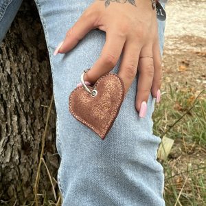 porte-clés-coeur-en-forme-de-coeur-porte-clés-en-cuirs-porte-clés-saint-valentin-amour-cuirs-pailleté-cuirs-a-paillette-cuirs-fantaisies-cuirs-colorés-made-in-france-fabriqué-en-france-la-cartabliere