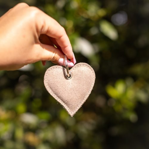 porte-clés-coeur-en-forme-de-coeur-porte-clés-en-cuirs-porte-clés-saint-valentin-amour-cuirs-pailleté-cuirs-a-paillette-cuirs-fantaisies-cuirs-colorés-made-in-france-fabriqué-en-france-la-cartabliere