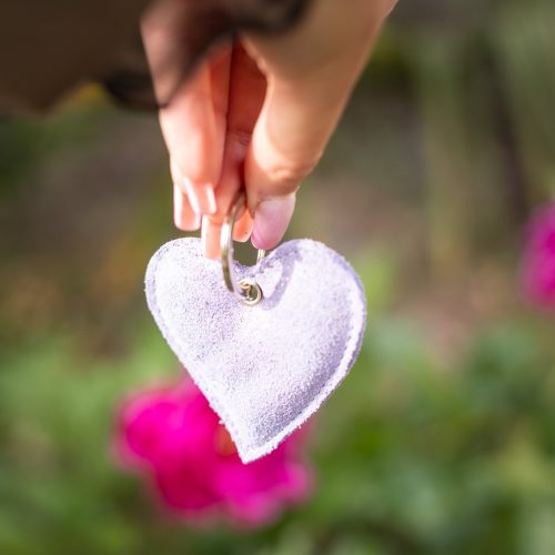 porte-clés-coeur-en-forme-de-coeur-porte-clés-en-cuirs-porte-clés-saint-valentin-amour-cuirs-pailleté-cuirs-a-paillette-cuirs-fantaisies-cuirs-colorés-made-in-france-fabriqué-en-france-la-cartabliere