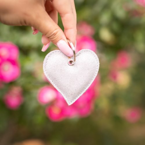 porte-clés-coeur-en-forme-de-coeur-porte-clés-en-cuirs-porte-clés-saint-valentin-amour-cuirs-pailleté-cuirs-a-paillette-cuirs-fantaisies-cuirs-colorés-made-in-france-fabriqué-en-france-la-cartabliere