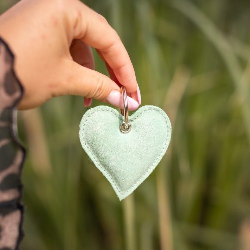 porte-clés-coeur-en-forme-de-coeur-porte-clés-en-cuirs-porte-clés-saint-valentin-amour-cuirs-pailleté-cuirs-a-paillette-cuirs-fantaisies-cuirs-colorés-made-in-france-fabriqué-en-france-la-cartabliere