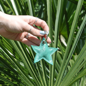 porte-clés-étoile-en-forme-d'étoile-porte-clés-en-cuirs-porte-clés-étoilés-star-étoiles-cuirs-pailleté-cuirs-a-paillette-cuirs-fantaisies-cuirs-colorés-made-in-france-fabriqué-en-france-la-cartabliere
