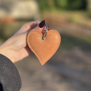 porte-clés-coeur-en-forme-de-coeur-porte-clés-en-cuirs-porte-clés-saint-valentin-amour-cuirs-pailleté-cuirs-a-paillette-cuirs-fantaisies-cuirs-colorés-made-in-france-fabriqué-en-france-la-cartabliere