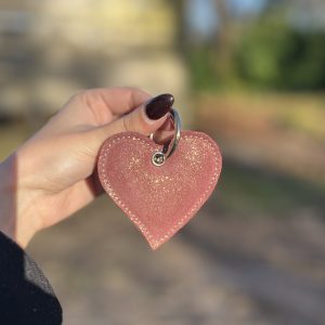 porte-clés-coeur-en-forme-de-coeur-porte-clés-en-cuirs-porte-clés-saint-valentin-amour-cuirs-pailleté-cuirs-a-paillette-cuirs-fantaisies-cuirs-colorés-made-in-france-fabriqué-en-france-la-cartabliere