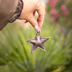 porte-clés-étoile-en-forme-d'étoile-porte-clés-en-cuirs-porte-clés-étoilés-star-étoiles-cuirs-pailleté-cuirs-a-paillette-cuirs-fantaisies-cuirs-colorés-made-in-france-fabriqué-en-france-la-cartabliere