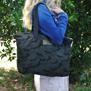 tissu-jacquard-sac-en-jacquard-tissé-en-france-collection-cavaliere-cheval-chevaux-equin-equestre-écurie-made-in-france-fabriqué-en-france-tarn-la-cartabliere-sac-en-tissu-accessoires-en-tissu-trousse-en-tissu-accessoire-en-jacquard-trousses-en-jacquard