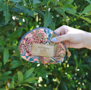 tissu-jacquard-sac-en-jacquard-tissé-en-france-oiseaux-oiseau-campagne-en-ville-made-in-france-fabriqué-en-france-tarn-la-cartabliere-sac-en-tissu-accessoires-en-tissu-trousse-en-tissu-accessoire-en-jacquard-trousses-en-jacquard