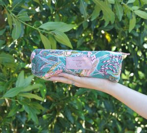 tissu-jacquard-sac-en-jacquard-tissé-en-france-oiseaux-oiseau-campagne-en-ville-made-in-france-fabriqué-en-france-tarn-la-cartabliere-sac-en-tissu-accessoires-en-tissu-trousse-en-tissu-accessoire-en-jacquard-trousses-en-jacquard