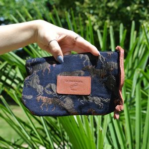 tissu-jacquard-sac-en-jacquard-tissé-en-france-collection-cavaliere-cheval-chevaux-equin-equestre-écurie-made-in-france-fabriqué-en-france-tarn-la-cartabliere-sac-en-tissu-accessoires-en-tissu-trousse-en-tissu-accessoire-en-jacquard-trousses-en-jacquard