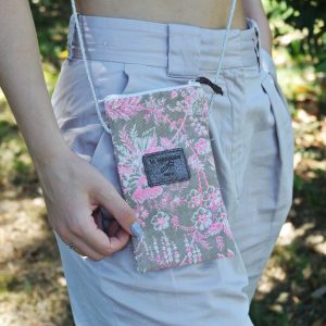 tissu-jacquard-sac-en-jacquard-tissé-en-france-fleurs-floral-fleuri-vie-de-château-made-in-france-fabriqué-en-france-tarn-la-cartabliere-sac-en-tissu-accessoires-en-tissu-trousse-en-tissu-accessoire-en-jacquard-trousses-en-jacquard