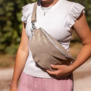 midi-sac-banane-banana-cuirs-pailletes-cuirs-fantaisies-paillette-tendance-banane-en-cuirs-la-cartablière-banane à paillette-made-in-france-fabriqué-en-france