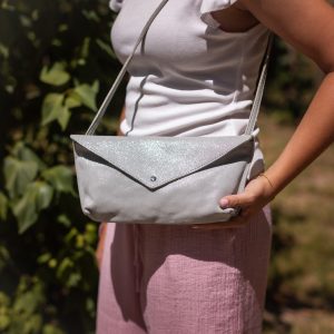 pochette-aurore-pochette-téléphone-simple-rabat-pochette-en-cuir-pailleté-grainé-porté-en-bandoulière-made-in-france-fabriqué-en-france-la-cartabliere soirée, pochette de soirée, mariage, sac à main