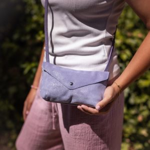 pochette-aurore-pochette-téléphone-simple-rabat-pochette-en-cuir-pailleté-grainé-porté-en-bandoulière-made-in-france-fabriqué-en-france-la-cartabliere