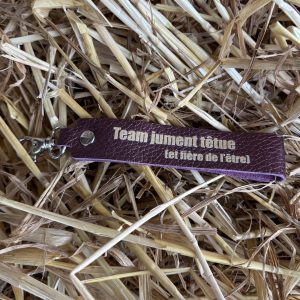 porte-clés-message-la-cavaliere-paillettes-team-crottin-j'peux pas j'ai poney- fabriqué en france, made in france, fabriqué en Occitanie cuir pailleté message drôle cheval poney