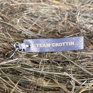 porte-clés-message-la-cavaliere-paillettes-team-crottin-j'peux pas j'ai poney- fabriqué en france, made in france, fabriqué en Occitanie cuir pailleté message drôle cheval poney