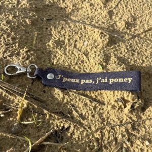 porte-clés-message-la-cavaliere-paillettes-team-crottin-j'peux pas j'ai poney- fabriqué en france, made in france, fabriqué en Occitanie cuir pailleté message drôle cheval poney