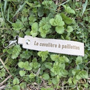 porte-clés-message-la-cavaliere-paillettes-team-crottin-j'peux pas j'ai poney- fabriqué en france, made in france, fabriqué en Occitanie cuir pailleté message drôle cheval poney
