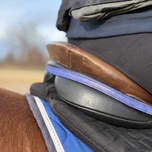 Bijoux de selle en cuir métallisé et cuir pailleté, créations La Cavalière à Paillettes par La Cartablière, accessoires équestres fabriqués en France