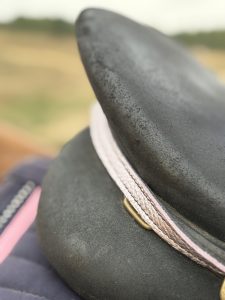 Bijoux de selle en cuir métallisé et cuir pailleté, créations La Cavalière à Paillettes par La Cartablière, accessoires équestres fabriqués en France