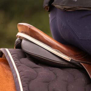 Bijoux de selle en cuir métallisé et cuir pailleté, créations La Cavalière à Paillettes par La Cartablière, accessoires équestres fabriqués en France