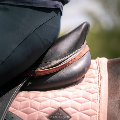 Bijoux de selle en cuir métallisé et cuir pailleté, créations La Cavalière à Paillettes par La Cartablière, accessoires équestres fabriqués en France