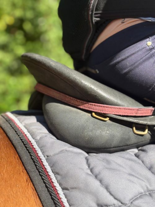 Bijoux de selle en cuir métallisé et cuir pailleté, créations La Cavalière à Paillettes par La Cartablière, accessoires équestres fabriqués en France