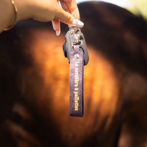 porte-clés-message-la-cavaliere-paillettes-team-crottin-j'peux pas j'ai poney- fabriqué en france, made in france, fabriqué en Occitanie cuir pailleté message drôle cheval poney