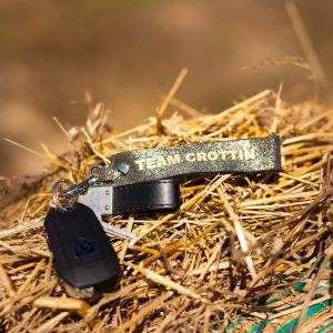 porte-clés-message-la-cavaliere-paillettes-team-crottin-j'peux pas j'ai poney- fabriqué en france, made in france, fabriqué en Occitanie cuir pailleté message drôle cheval poney